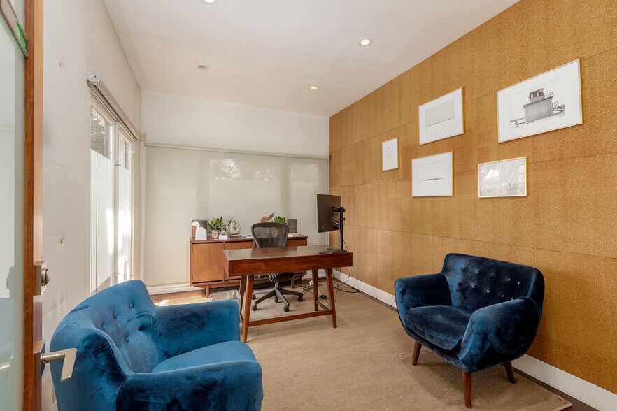 More Photos Of 1746 Abbot Kinney Blvd, Venice Loft Creative Space For Lease