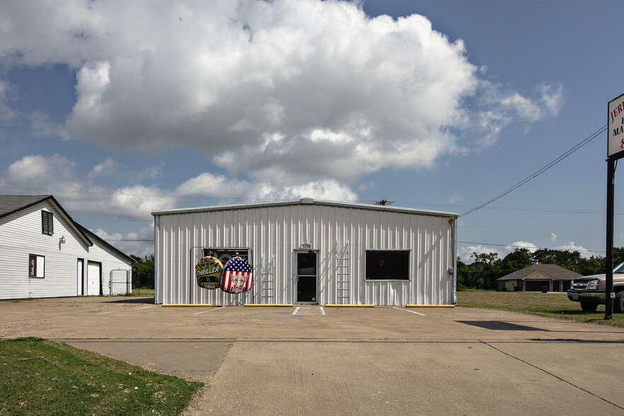 Primary Photo Of 2618 W Main St, Gun Barrel City Storefront For Sale