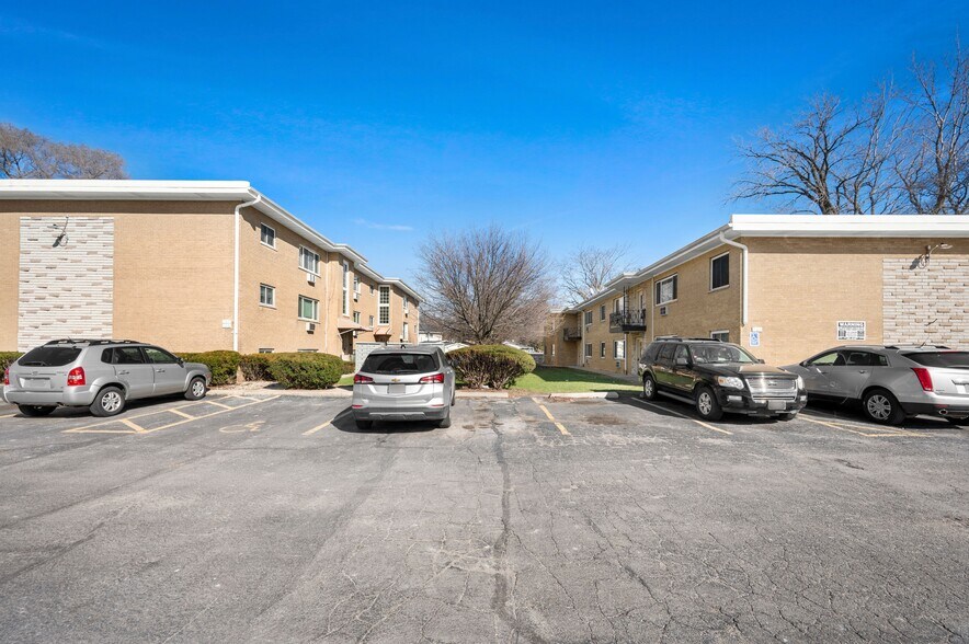 More Photos Of 501-507 Chicago Rd, Thornton Apartments For Sale