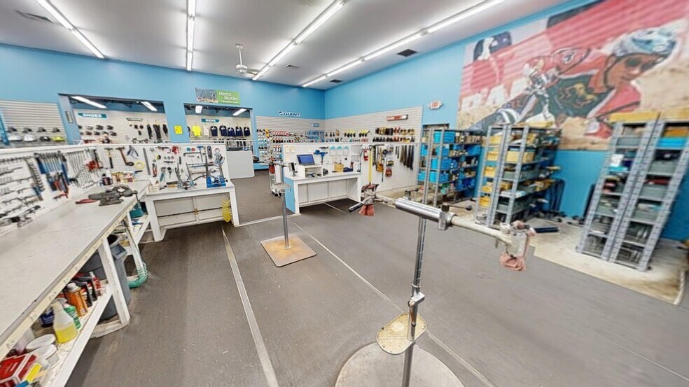 More Photos Of 964 N State St, Girard Freestanding For Sale