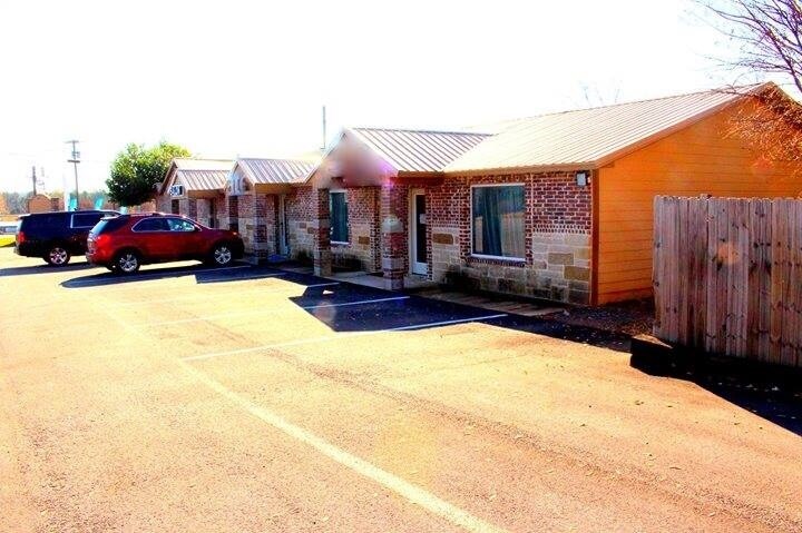More Photos Of 2004-2006 Jacksonville Dr, Henderson Freestanding For Sale