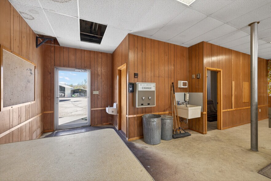 More Photos Of S101 S Main St, Nelson General Retail For Sale