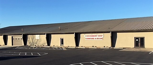 More Photos Of 6970 N Broadway St, Kansas City Showroom For Lease