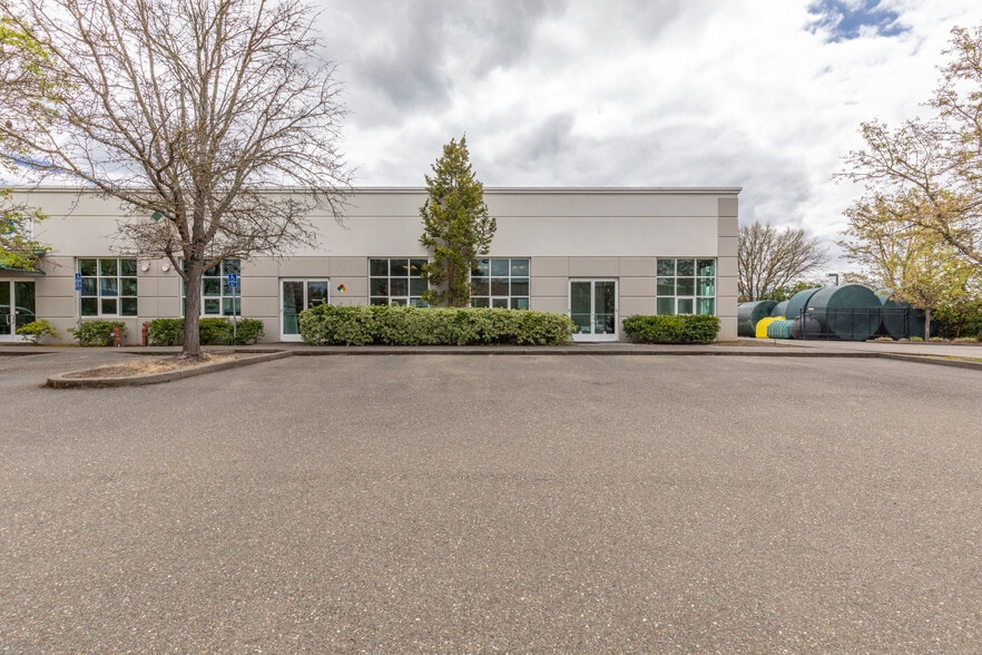 More Photos Of 600 American Way, Windsor Warehouse For Lease
