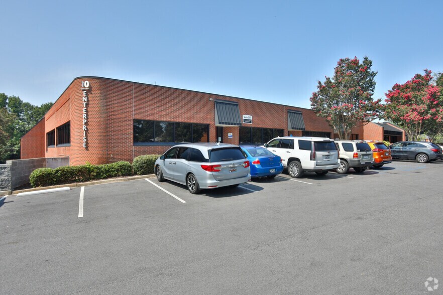 More Photos Of 10 Enterprise Blvd, Greenville Medical For Lease