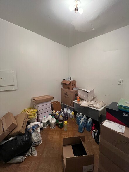 More Photos Of 301 W 29th St, New York Apartments For Lease