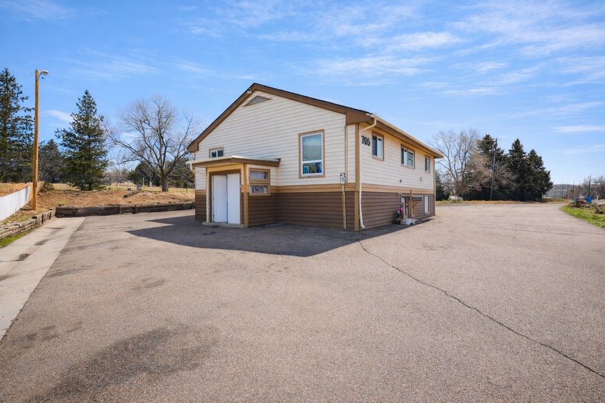 More Photos Of 705 Ulysses St, Golden Specialty For Sale