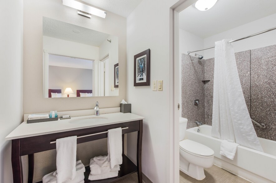 More Photos Of 11349 Reed Hartman Hwy, Cincinnati Hotel For Sale