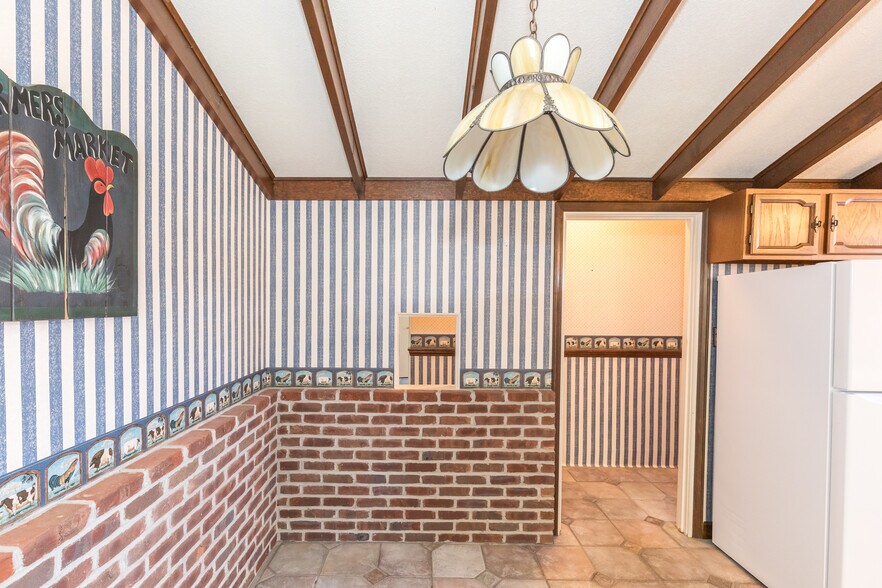 More Photos Of 131 Copenhaver St, Marion Shelter For Sale