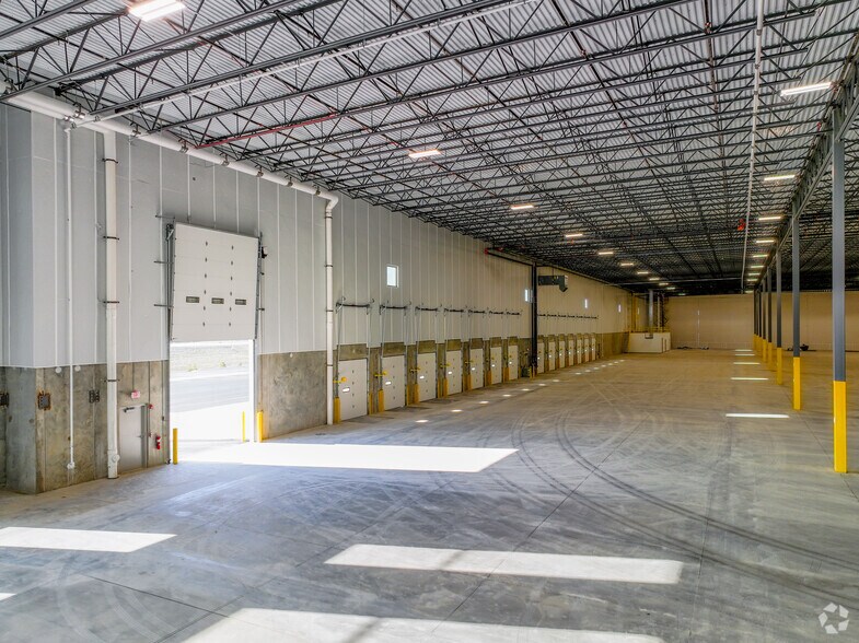 More Photos Of 400 Trey St, Jeffersonville Distribution For Lease