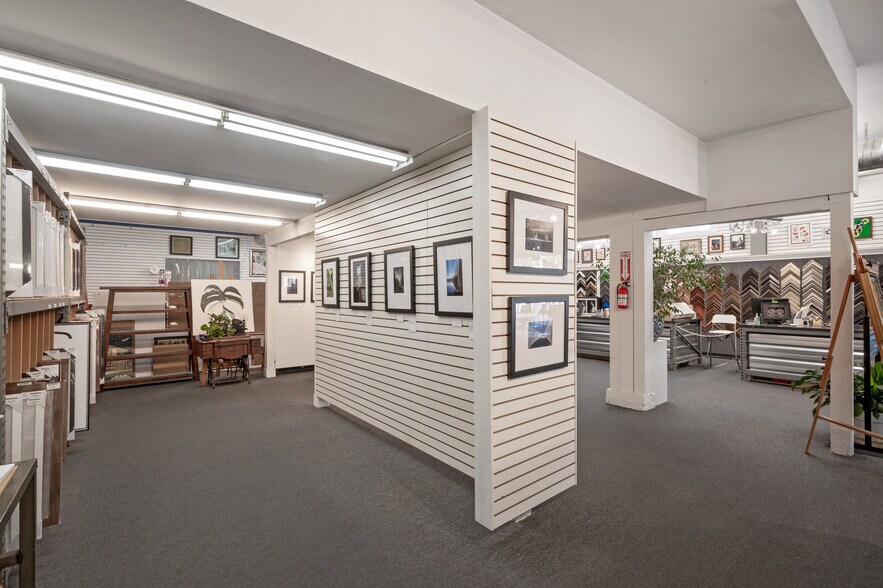 More Photos Of 305 NE 45th St, Seattle Storefront For Sale