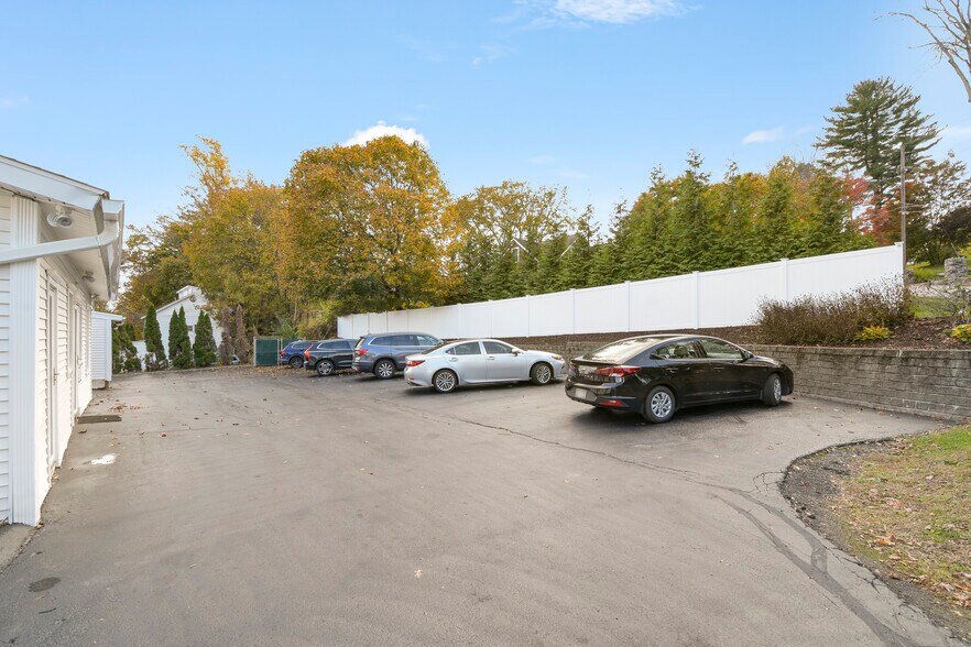 More Photos Of 105 Gleneida Ave, Carmel Office For Sale