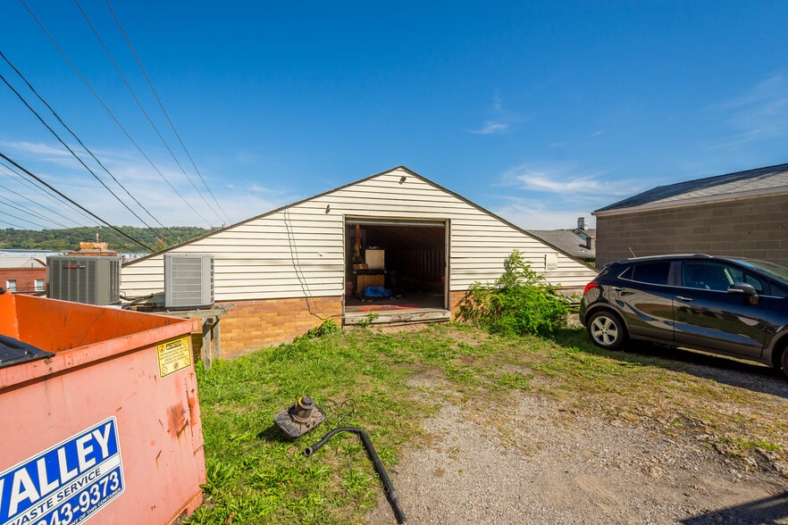 More Photos Of 700 5th Ave, Coraopolis Showroom For Sale