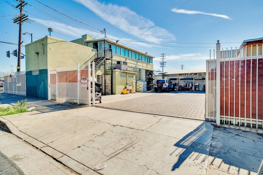 More Photos Of 10615-10619 San Fernando Rd, Pacoima Apartments For Lease