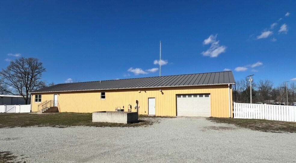 More Photos Of 2600 Elkhart Rd, Goshen General Retail For Lease