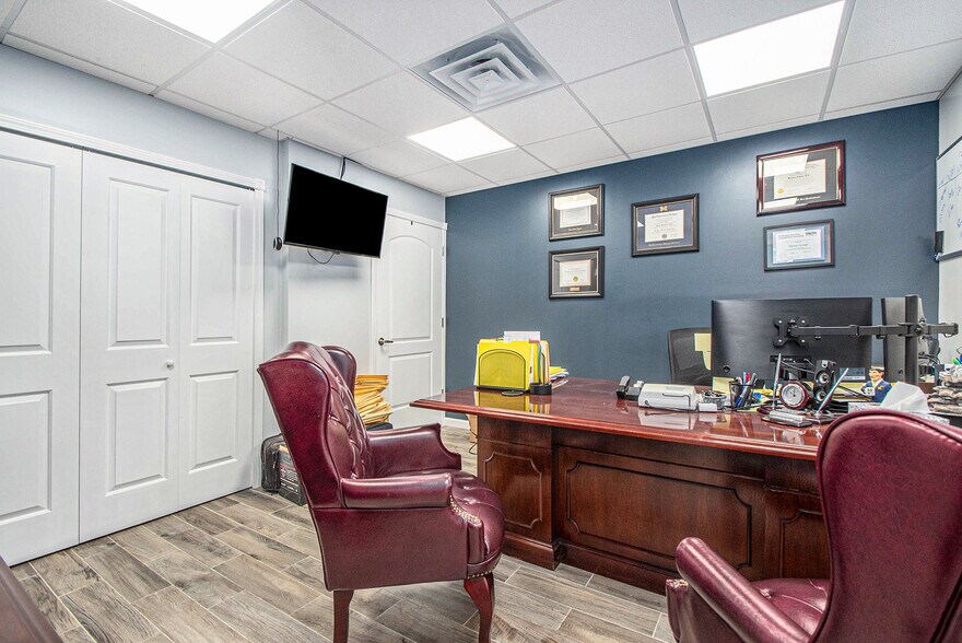 More Photos Of 14729 Champaign Rd, Allen Park Storefront Retail Office For Lease