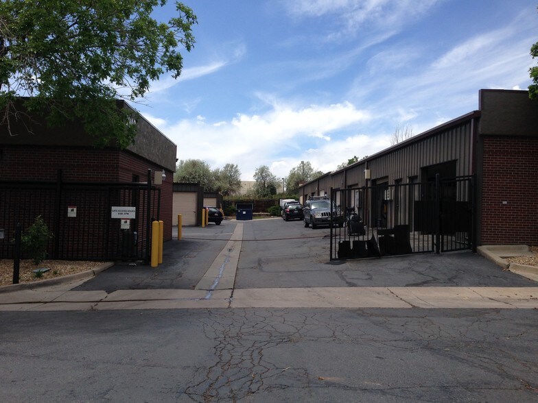 More Photos Of 9910-9940 E Costilla Ave, Englewood Self Storage For Lease