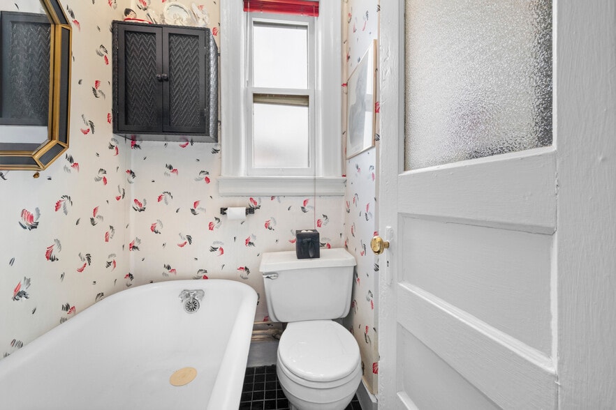 More Photos Of 3172 44th St, Astoria Multifamily For Sale