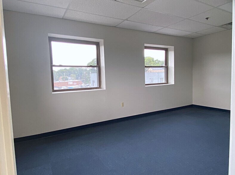More Photos Of 76 Winn St, Woburn Office For Lease