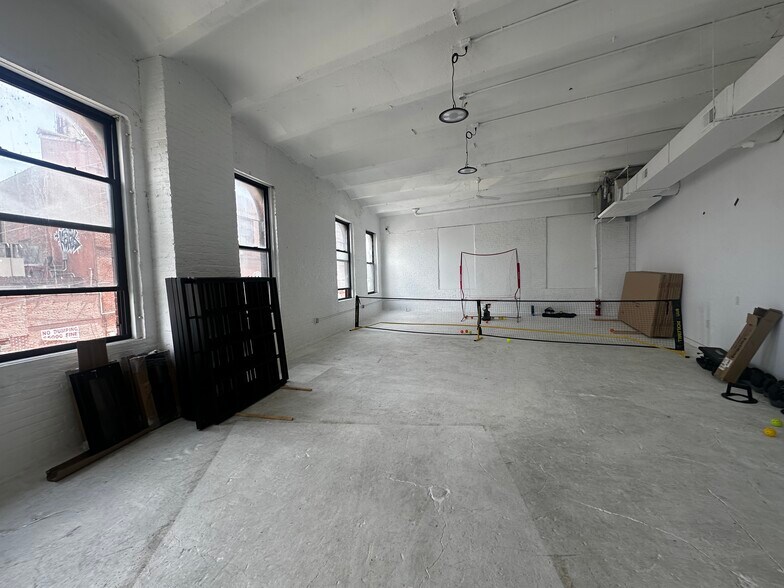 More Photos Of 240 Meserole St, Brooklyn Warehouse For Lease