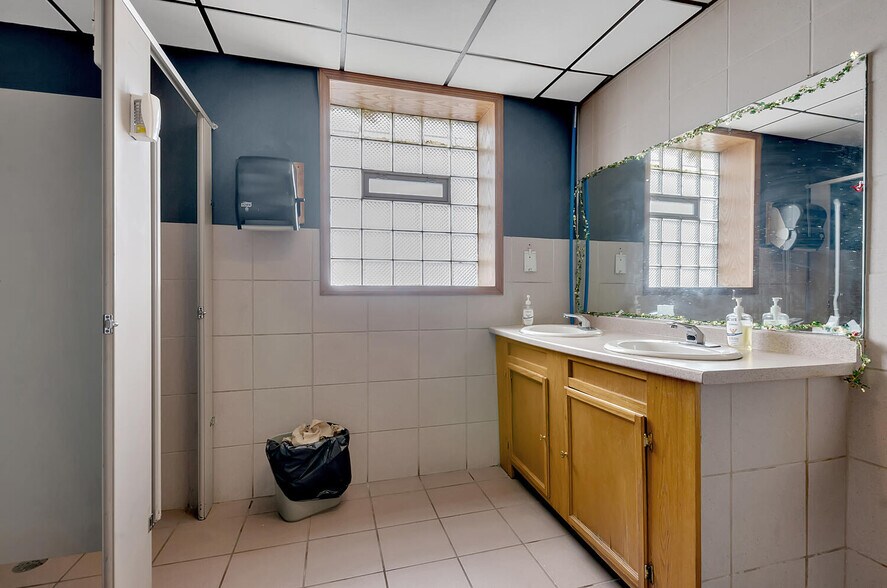 More Photos Of 2422-2426 S Park Ave, Buffalo Bowling Alley For Sale