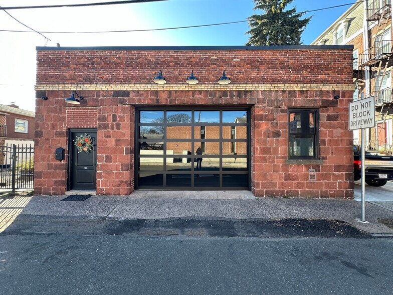 More Photos Of 86 Chestnut St, New Haven Office For Lease