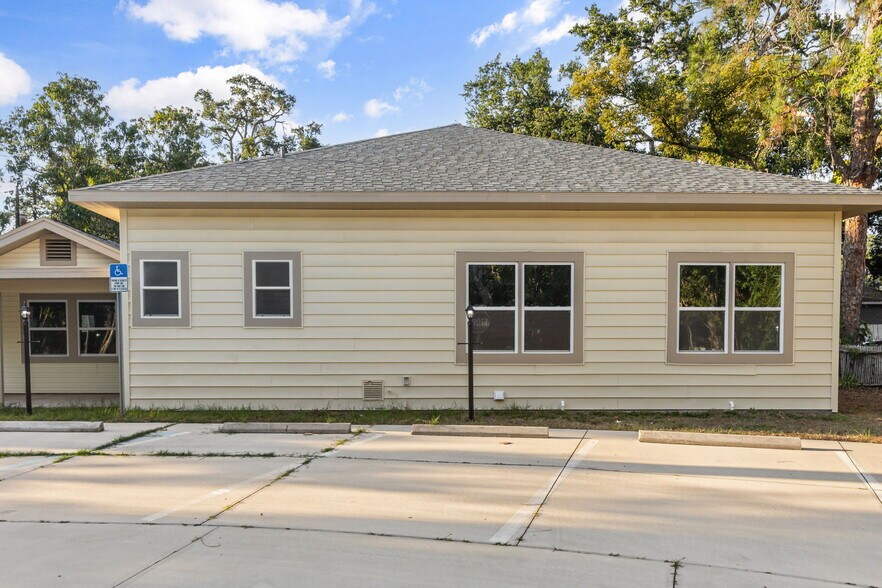 More Photos Of 2726 6th Ave W, Bradenton Serviced Offices For Sale