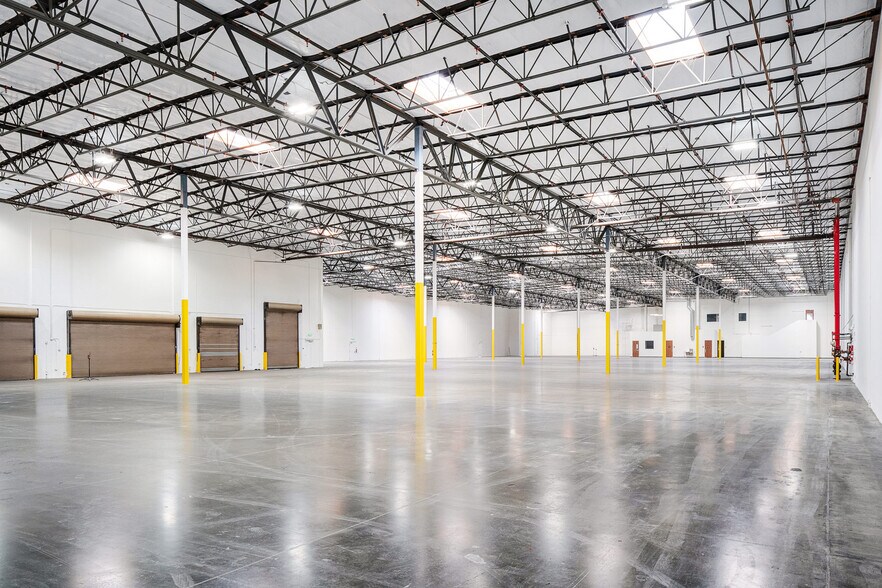 More Photos Of 10747 Norwalk Blvd, Santa Fe Springs Warehouse For Lease