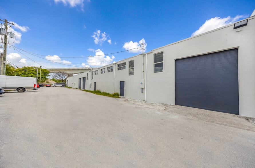 More Photos Of 3916-3920 NW 32nd Ave, Miami Warehouse For Lease
