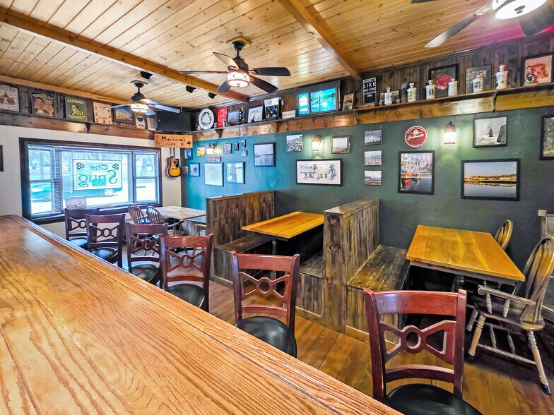 More Photos Of 308 W Bayfield St, Washburn Bar For Sale