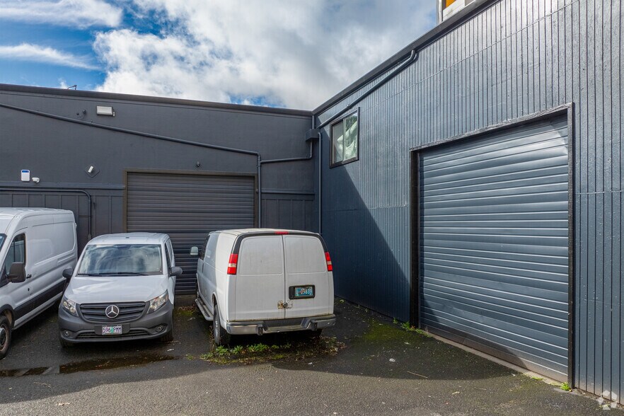 More Photos Of 2435 SE 10th Ave, Portland Industrial For Sale