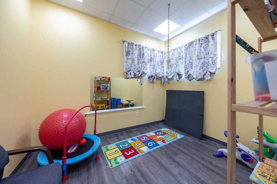 More Photos Of 74 Erin Dr, Morgantown Office For Sale