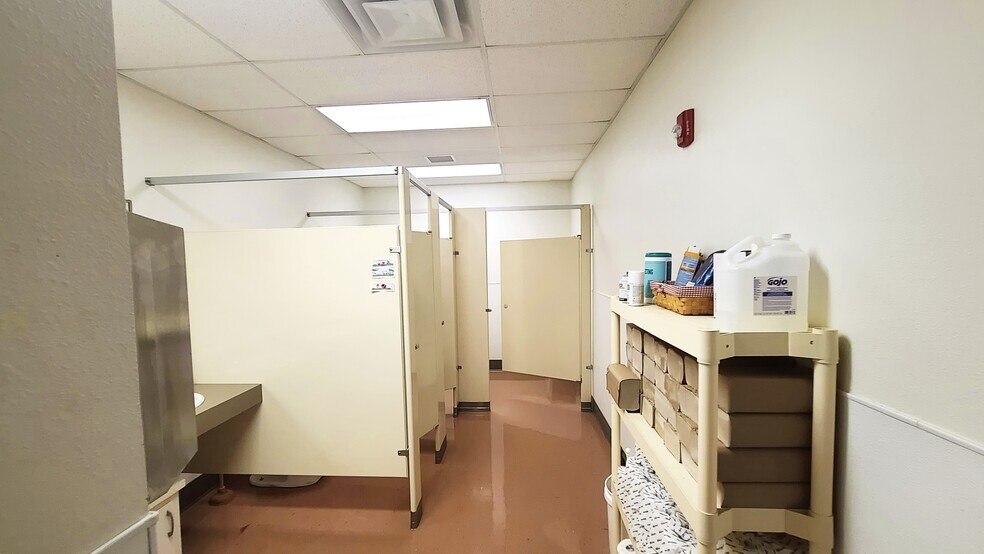 More Photos Of 710 W 8th St, Fort Scott Office For Sale