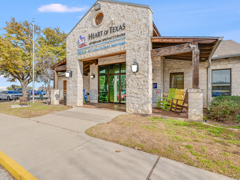 Primary Photo Of 115 E Old Settlers Blvd, Round Rock Veterinarian Kennel For Sale