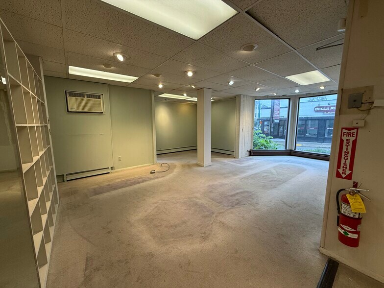 More Photos Of 142 Highland St, Worcester Storefront Retail Residential For Lease