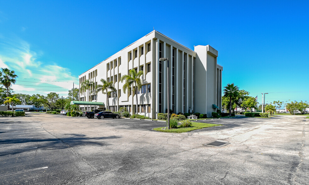 Primary Photo Of 3949 Evans Ave, Fort Myers Medical For Lease