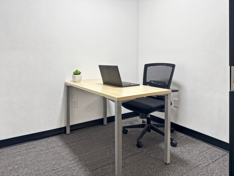 More Photos Of 560 W Brown Rd, Mesa Coworking Space