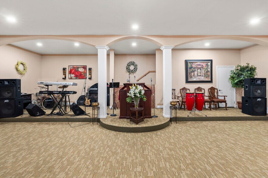 More Photos Of 11200 Thaxton Rd, Austin Religious Facility For Sale