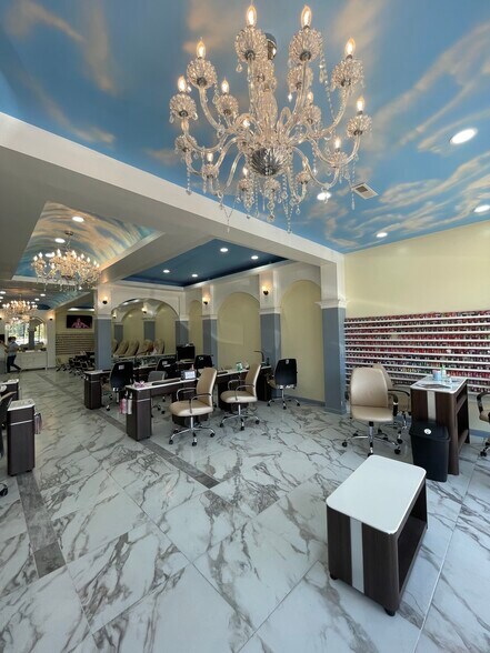 More Photos Of 1950 Kessler Boulevard West Dr, Indianapolis Storefront Retail Office For Sale