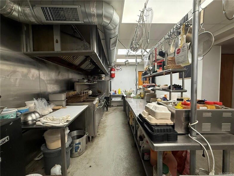 More Photos Of 1701 Pine Ave, Niagara Falls Restaurant For Sale