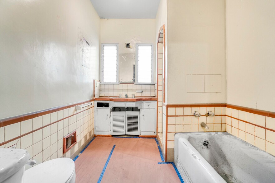 More Photos Of 728 S Genesee Ave, Los Angeles Apartments For Sale