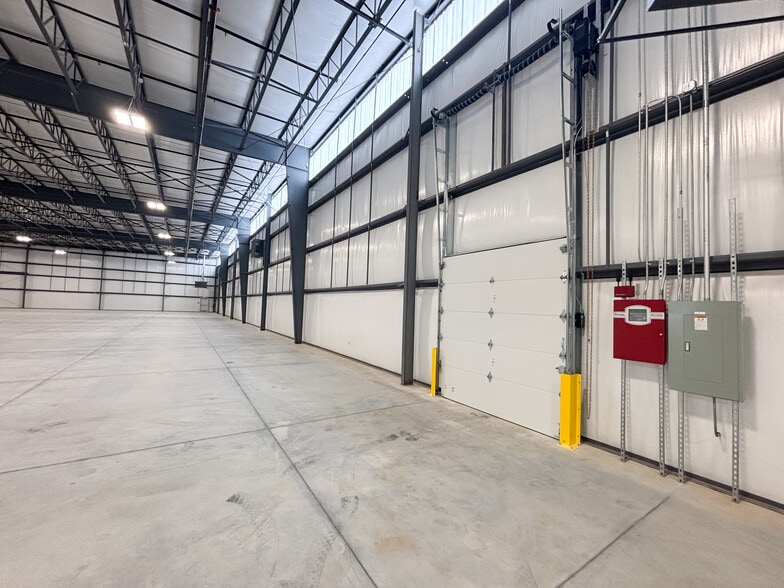 More Photos Of 3135 Hankins Rd, Republic Warehouse For Lease