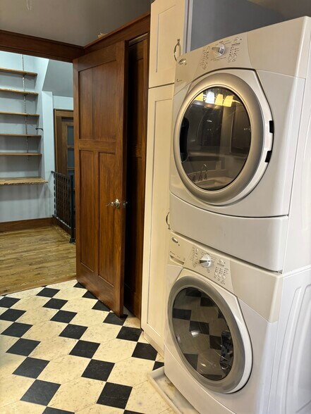 More Photos Of 163 S 17th St, Columbus Multifamily For Sale