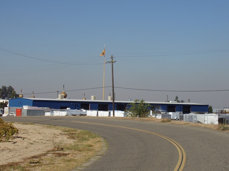 More Photos Of 4444 E Lincoln Ave, Fresno Warehouse For Sale