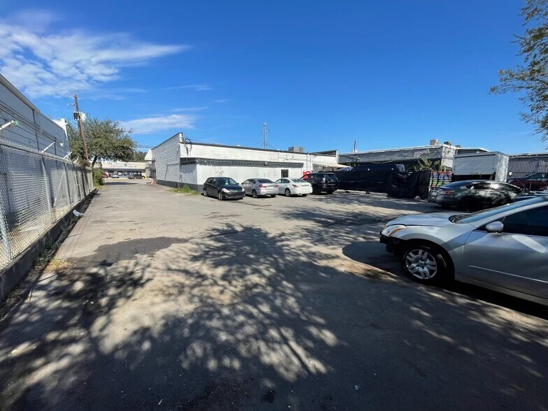 More Photos Of 7122 Lawndale St, Houston Freestanding For Sale