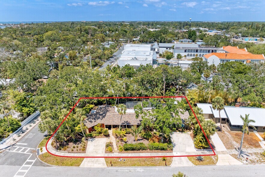 More Photos Of 941 Virginia Dr, Sarasota Apartments For Sale