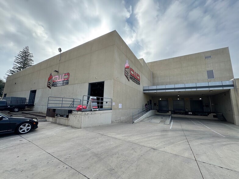 More Photos Of 3700 Pegasus Dr, Bakersfield Warehouse For Lease