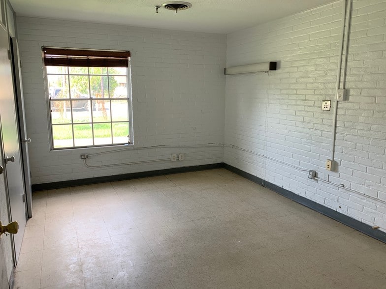 More Photos Of 209 W Hackberry Ave, McAllen Rehabilitation Center For Lease