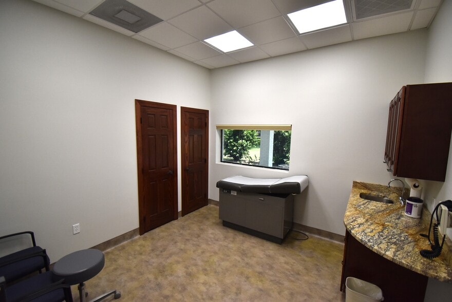 More Photos Of 816 US Highway 1, Sebastian Medical For Sale