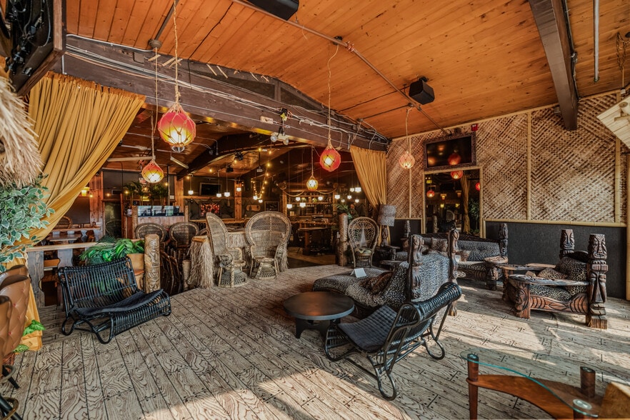 More Photos Of 1900 & 1924 Marshall St NE, Minneapolis Restaurant For Sale